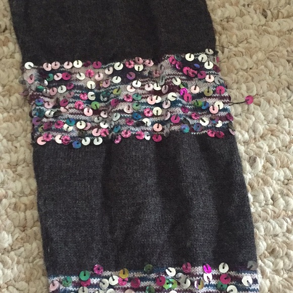 EVEN Sweater - Saks - Picture 2 of 2